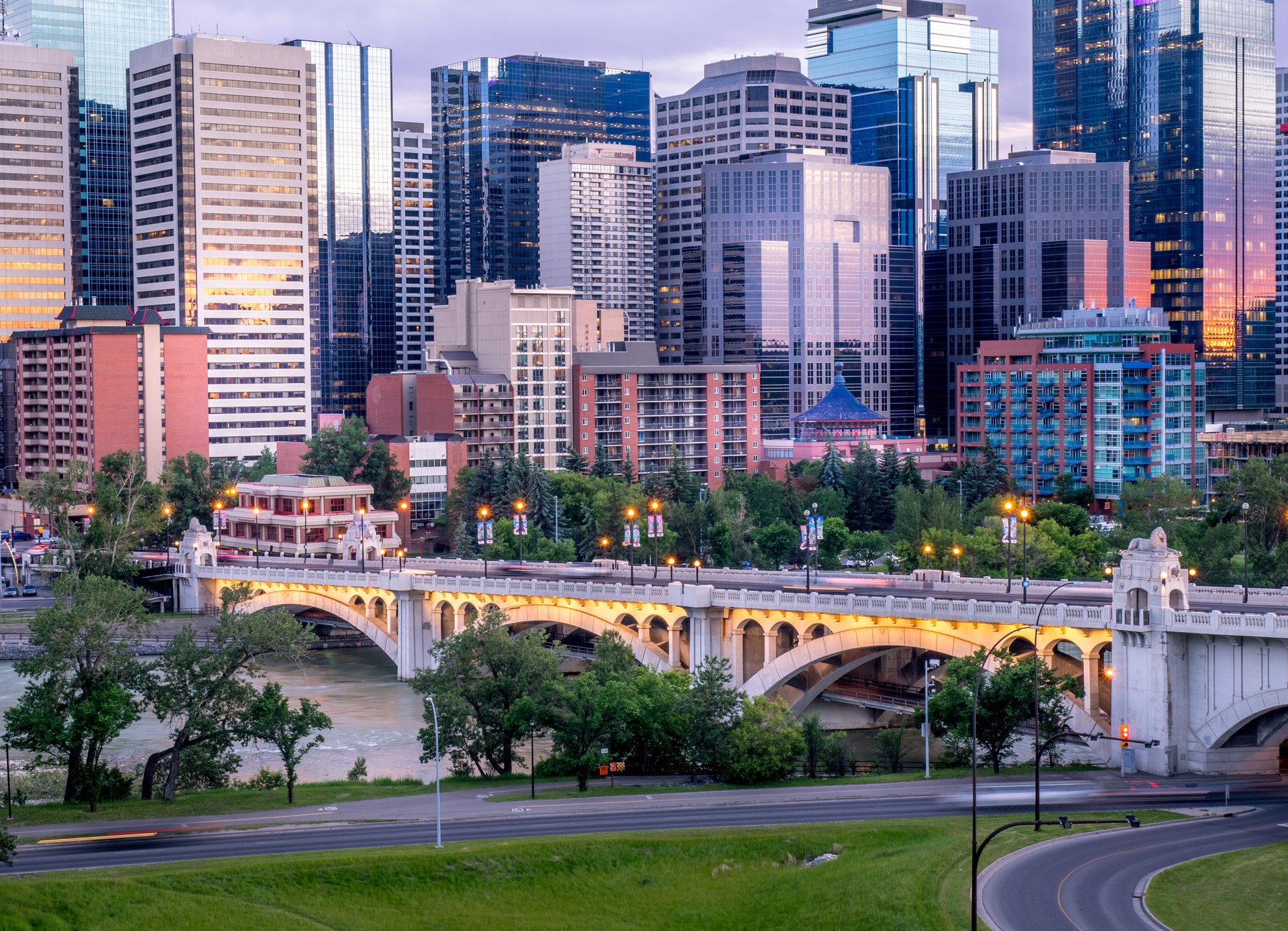 Why Some Calgary Homes Sit on the Market While Others Sell Quickly